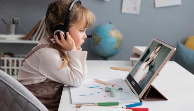 Como as Aulas Online Estão Transformando o Aprendizado Vocal no Brasil