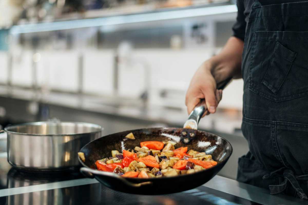 Como montar uma cozinha funcional para pequenos negócios de alimentação