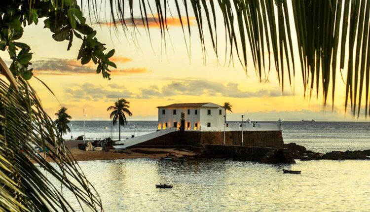 Como garantir experiências imersivas para se conectar com a cultura local na Bahia