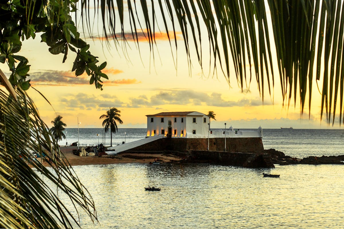 Como garantir experiências imersivas para se conectar com a cultura local na Bahia