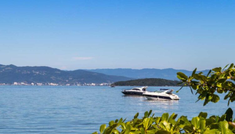 Passeio de lancha no Rio de Janeiro: descubra o litoral carioca com a Rio Island Boat Tour