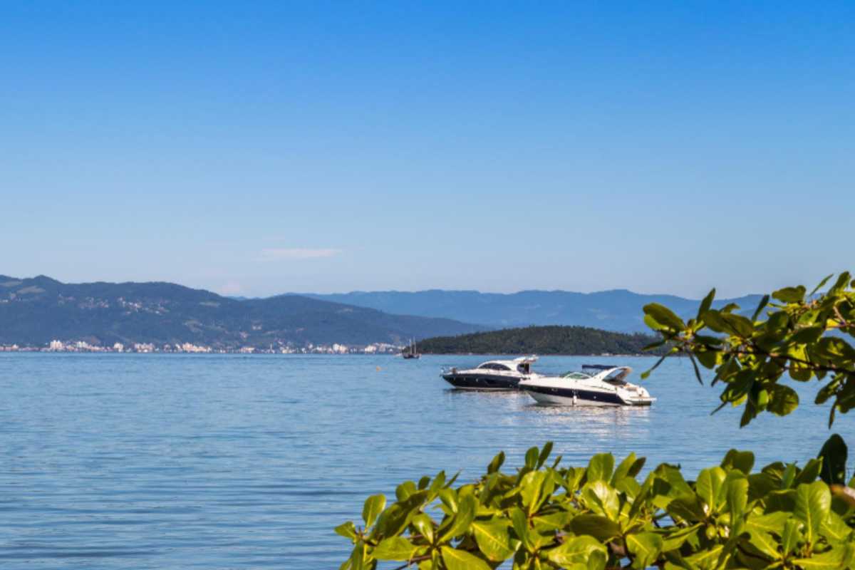 Passeio de lancha no Rio de Janeiro: descubra o litoral carioca com a Rio Island Boat Tour