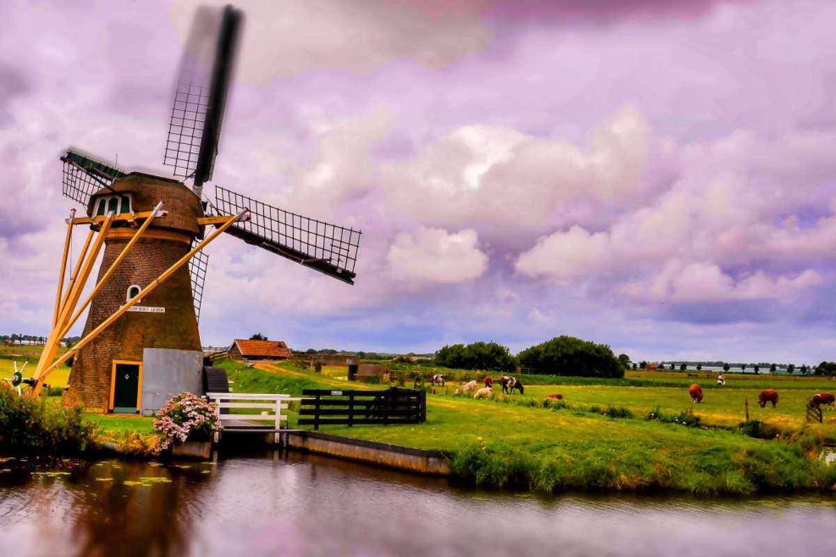 Holanda é o país mais seguro para viajar em 2026 e por que explorar Amsterdam com guia local muda tudo