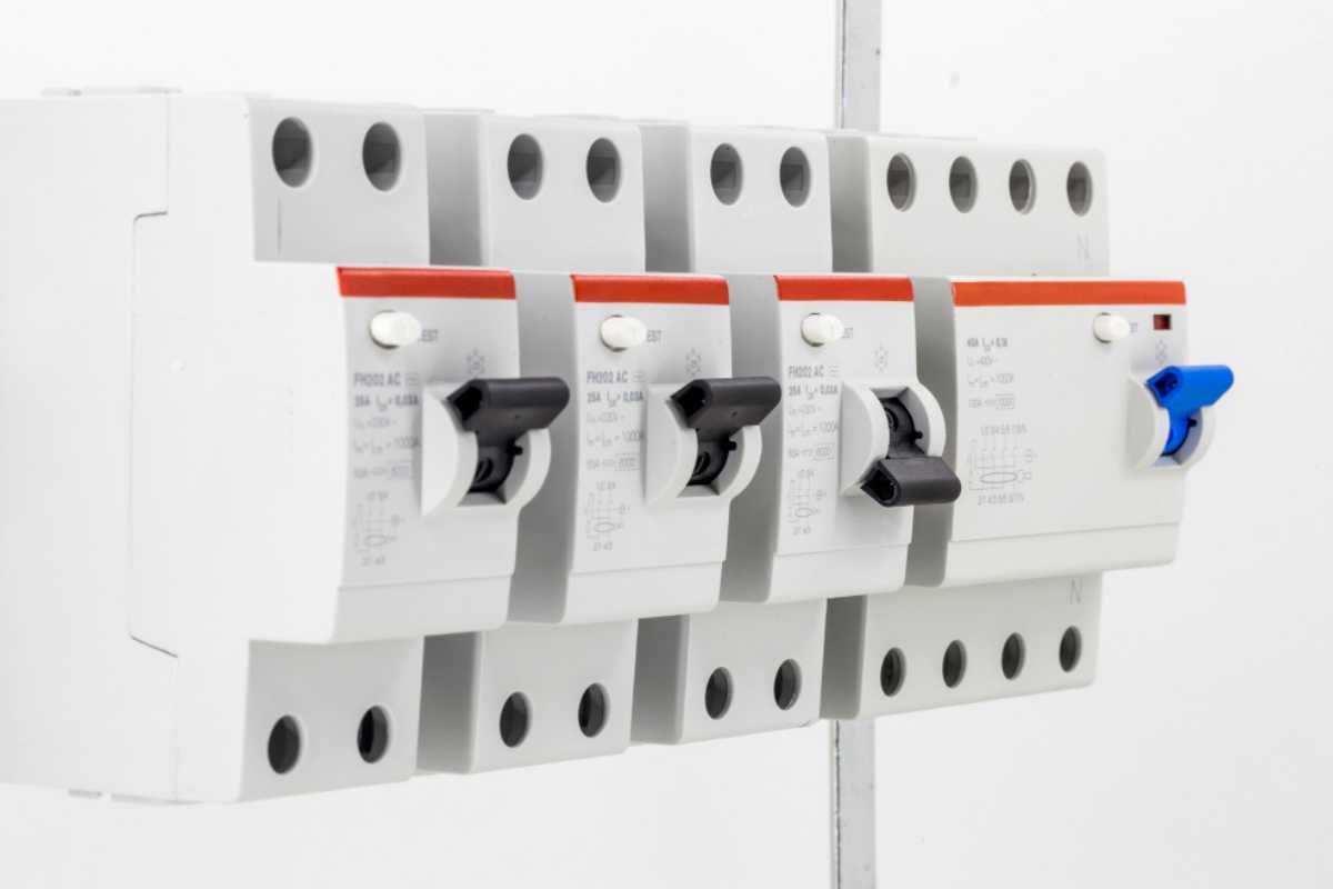 Disjuntor DR x disjuntores tradicionais: entenda as diferenças e como garantir proteção contra choques elétricos