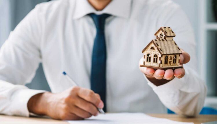 Leilões de Imóveis: O Mercado Paralelo que Oferece Até 60% de Desconto e a Assessoria como Bússola em um Território de Oportunidades e Riscos