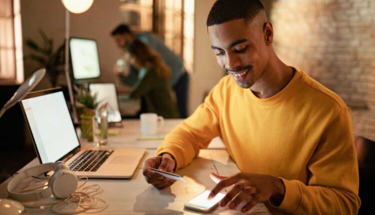 Como a digitalização dos serviços financeiros tem mudado a relação dos brasileiros com o dinheiro