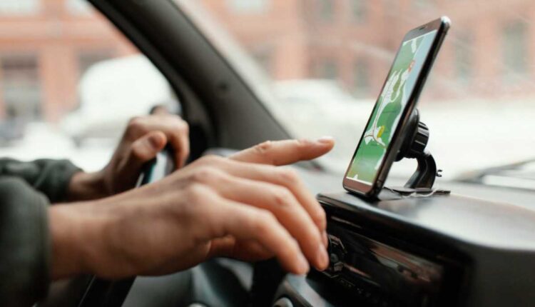 Renda instável e custos fixos pressionam trabalhadores de aplicativos nas grandes cidades